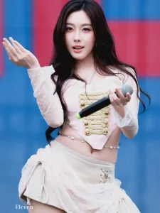 อ๊ะอาย กรณิศ รูปโปรไฟล์และไลฟ์สไตล์ 6
